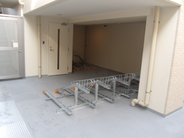 ラフィネ三軒茶屋 駐輪場