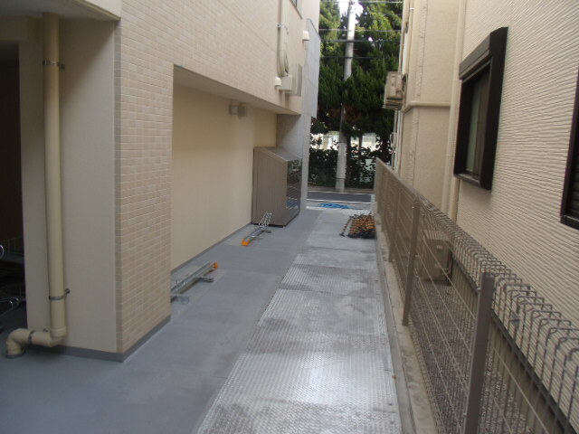 ラフィネ三軒茶屋 ゴミＢＯＸ