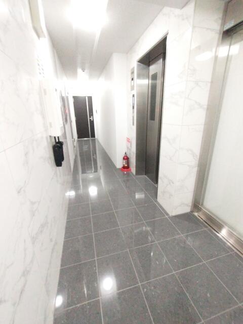 エントランス（御影石、大理石）