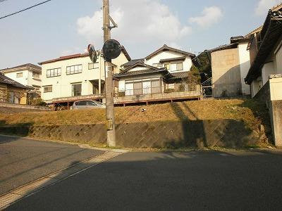 西側の市道からの全景