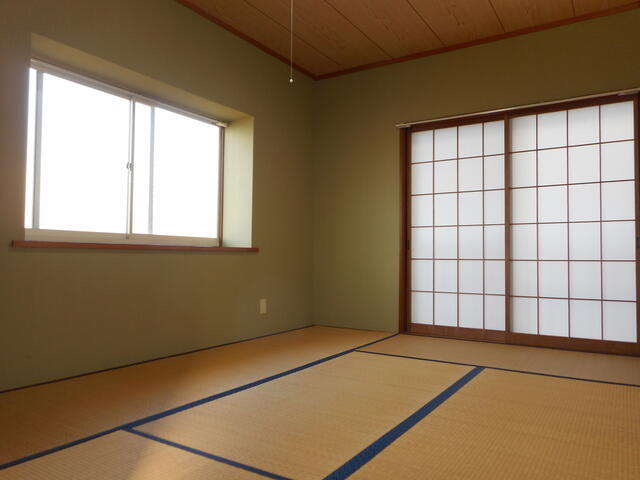 ６帖和室、角部屋ならではの２面採光です！