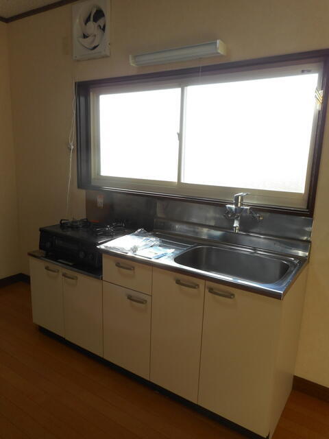 キッチンにはいつでもお好みの温度のお湯が出るシングルレバー水栓完備です！