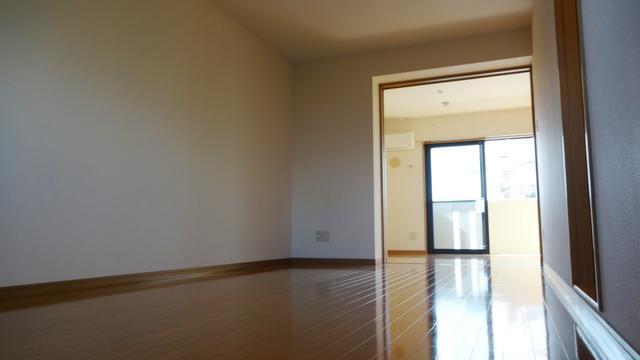 ＬＤＫより洋室