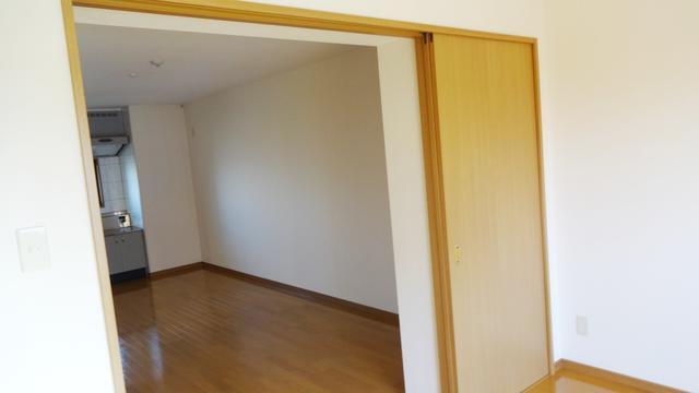 間仕切り扉が格納できます