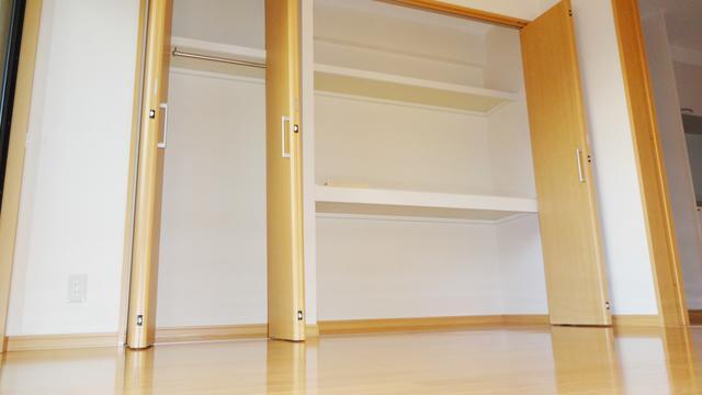 洋室壁面がシステムクローゼット