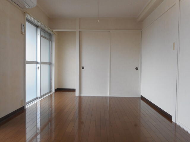 ８帖洋室、エアコン完備です！