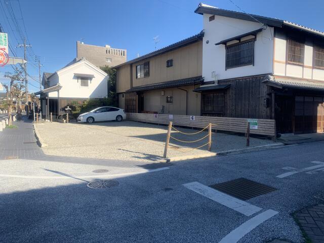 新町２丁目の角地です。