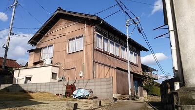 南西側よりの外観