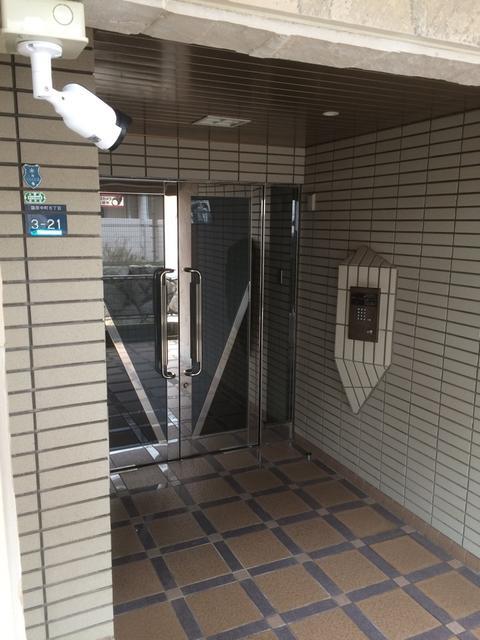 防犯カメラ　玄関前