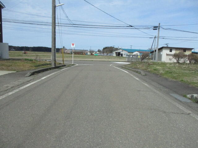 南側　上越市道　幅員９．２ｍ
