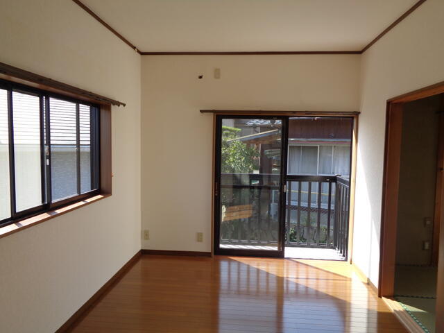 リビング奥の洋室６帖