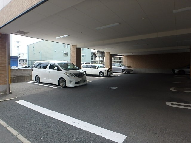 ＬＥＯ伍拾伍番館 駐車場