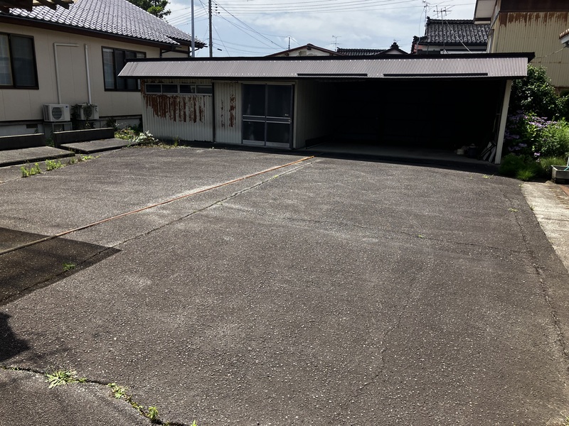 駐車スペース・物置