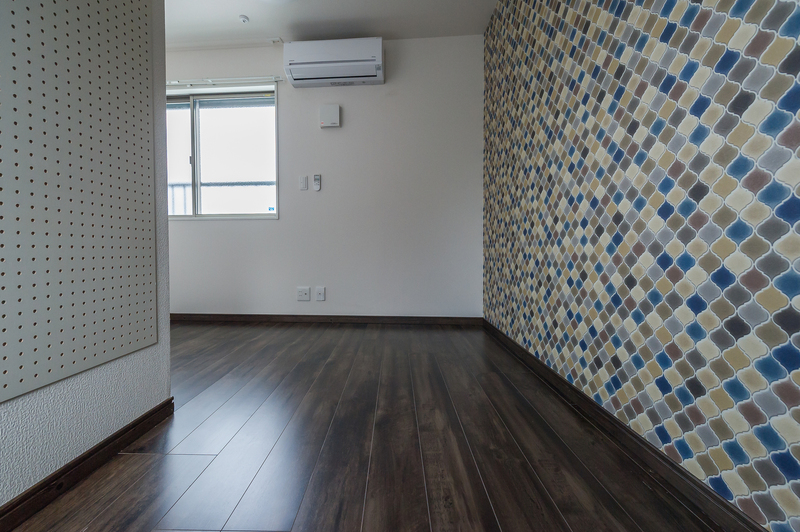 2面採光の明るい4階室内