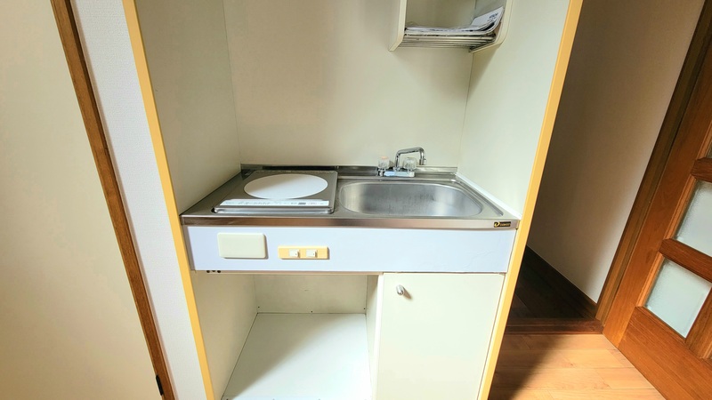 キッチン　コンロ付きですぐにお料理できます。