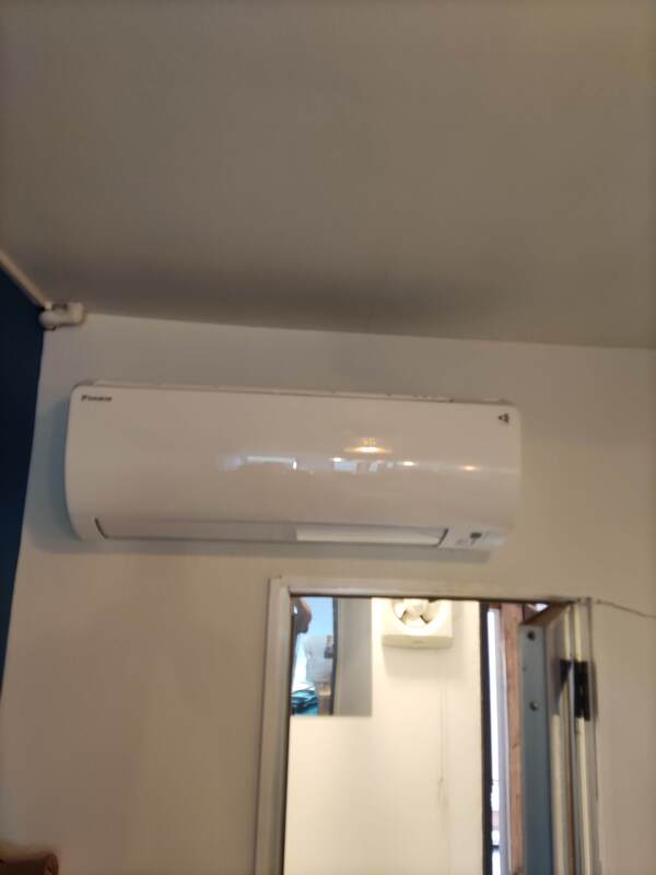 新ダイキンエアコン取付