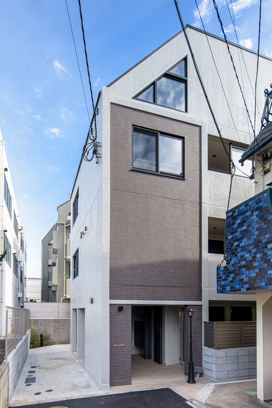 シンプルで清楚感のあるデザイナーズマンションです。