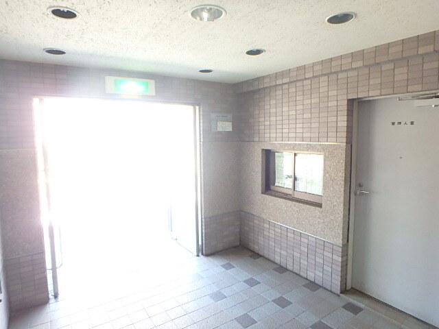 カレッジハイツ稲毛 エントランス