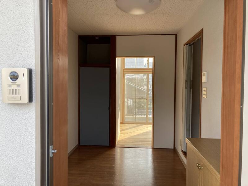 玄関から中を見たところ