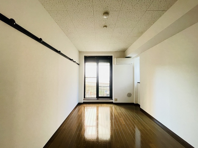 ２面採光で明るい1階のお部屋です。