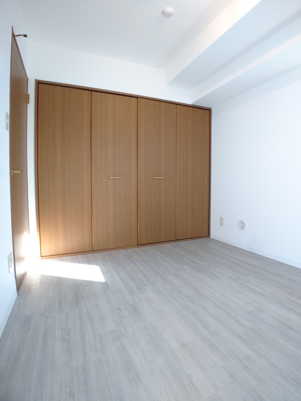 大型クローゼット付きの洋室(5.4帖)