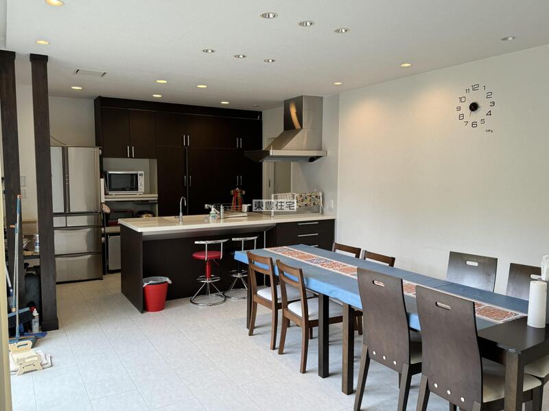 大勢でのパーティーも楽しめそうなダイニングキッチン