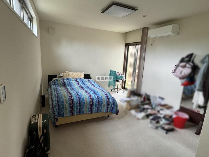 1階水廻りとの動線も確保された主寝室