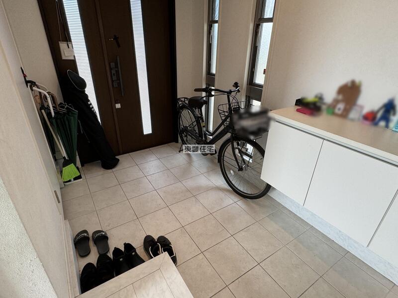 ウォークインクローゼットや履物入れも充実してとても広い玄関とホール