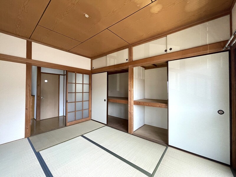 和室には大容量収納あります。