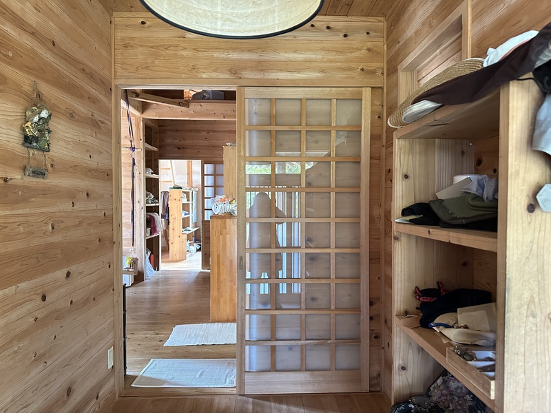 廊下からリビング / Living room from the hallway