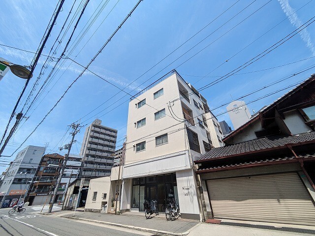 1階 美容室営業中