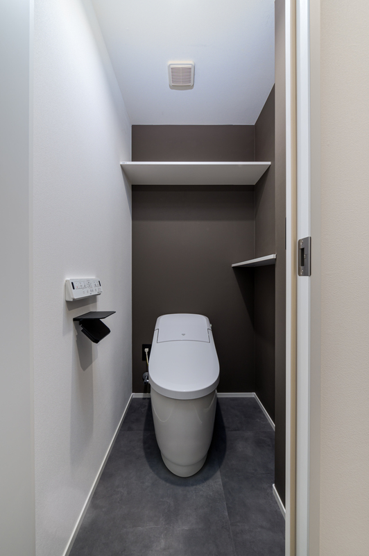 トイレ上にも収納可能です。