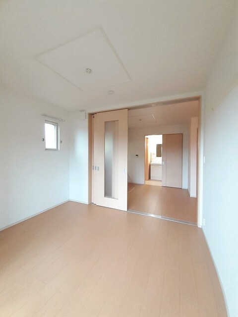 洋室5帖　サンルーム側より