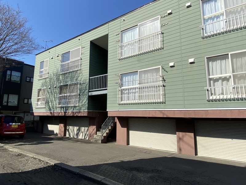 １階には車庫駐車場