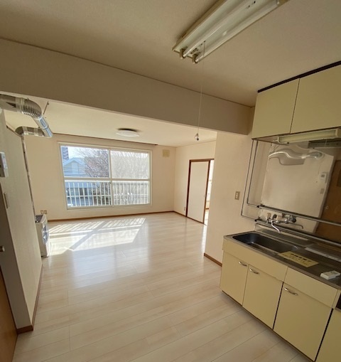 台所から見た居間