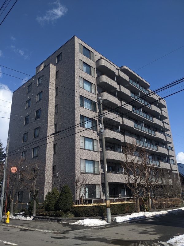 タイル貼８階建フォルム