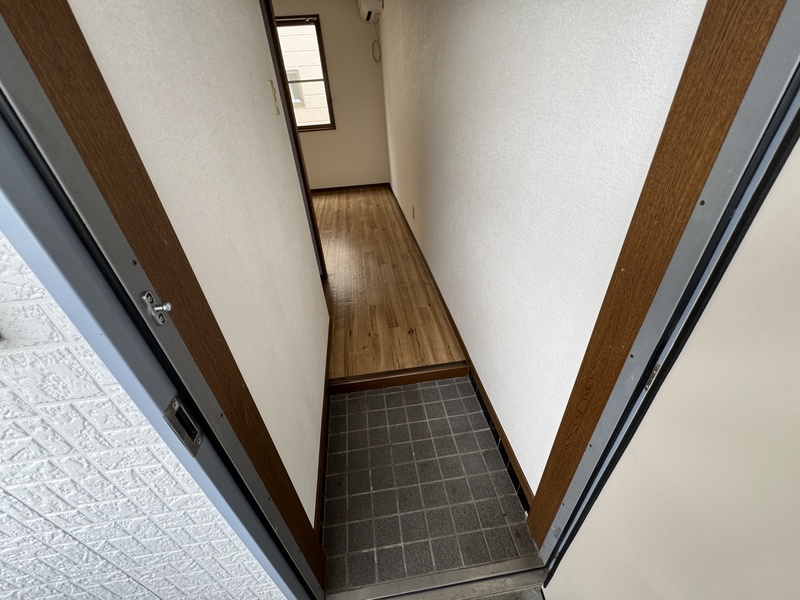 室内写真は202室になります。