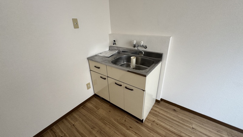 室内写真は202室になります。