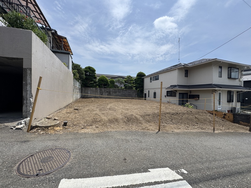 前面西道路から東