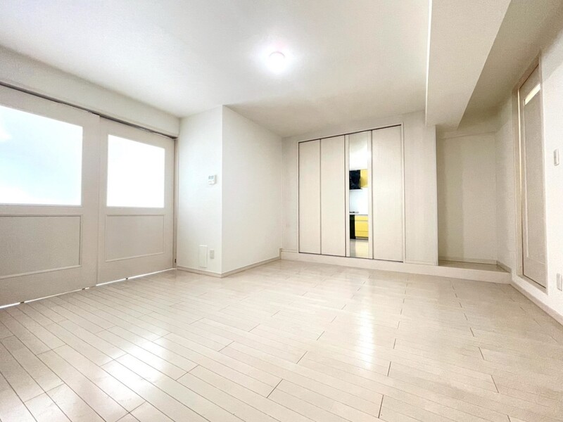 約１３．２帖の広々としたＬＤＫ！収納スペースたっぷりでお荷物スッキリ片付きます♪