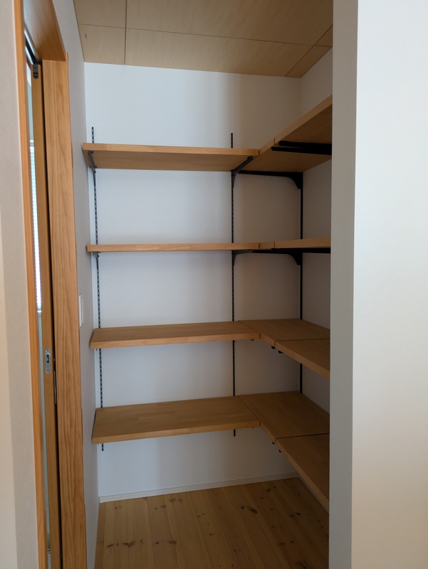 洗面脱衣室横物入