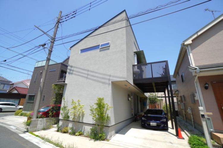 縦列最大3台駐車のできるカーポート