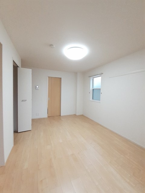 洋室7.8帖　サンルーム側より