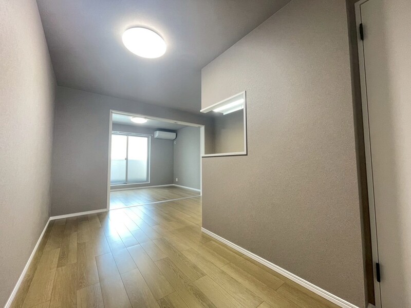 ＬＤＫ約９.２帖。扉を開いておくと、洋室と続き間として広々とお使いいただけます♪