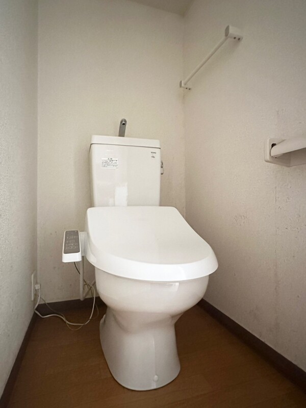 温水洗浄便座付きトイレ