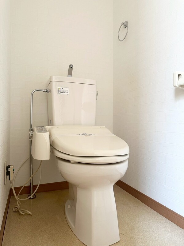 温水洗浄便座付きトイレ