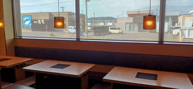 外の景色を眺めながらお食事を