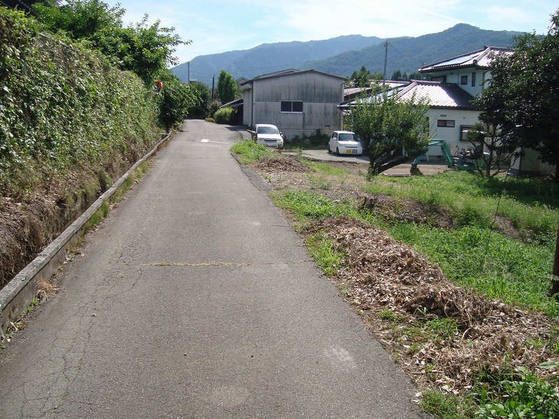 東側前面道路