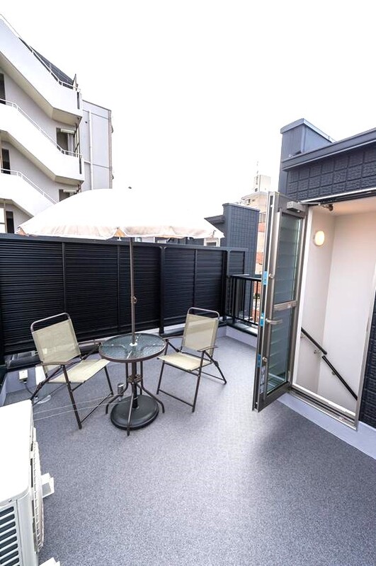 専用屋上階（電気・水道完備＆イス・テーブル付））