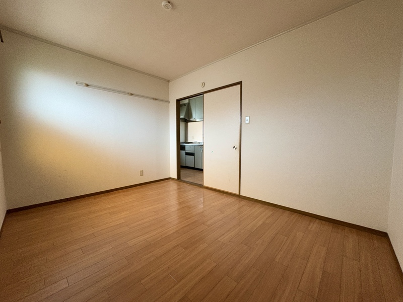 洋室※キッチン裏